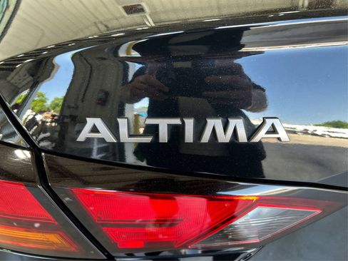 Used 2024 Nissan Altima 2.5 SV FWD image 24