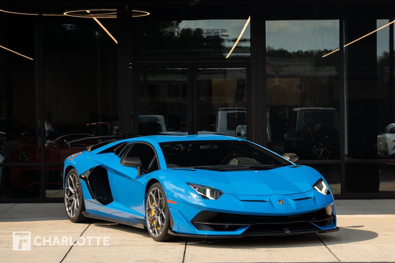 Used 2020 Lamborghini Aventador SVJ AWD/4WD image 2
