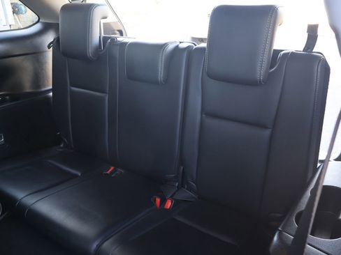 Used 2018 Toyota Highlander SE image 28