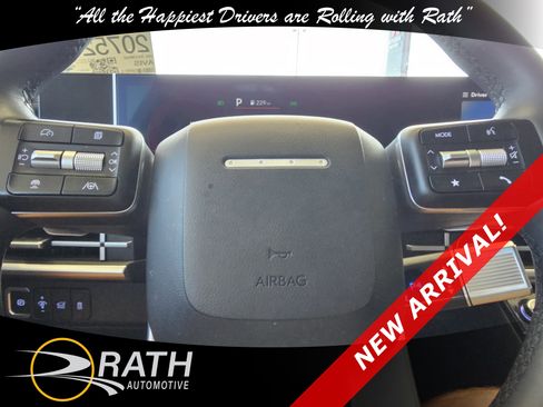 Used 2025 Hyundai Santa Fe SEL image 11