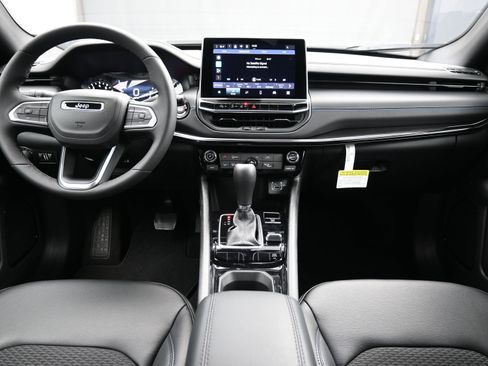New 2026 Jeep Compass Latitude AWD/4WD image 10