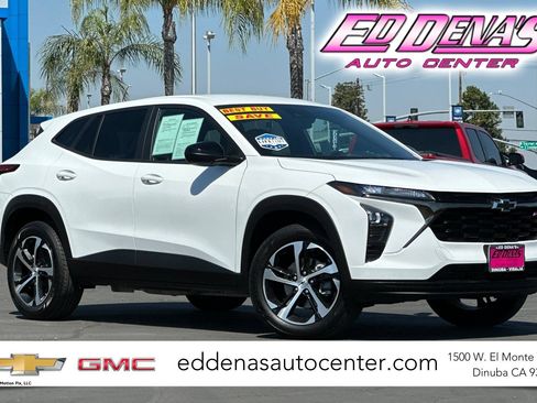 Used 2026 Chevrolet Trax RS w/ Driver Confidence Package FWD image 1