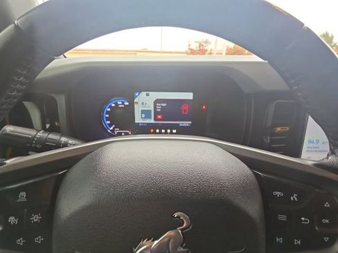 Used 2022 Ford Bronco Badlands image 25