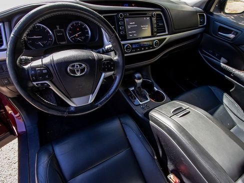 Used 2015 Toyota Highlander XLE image 11