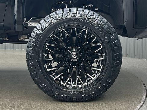 Used 2025 GMC Sierra 3500 Denali image 9