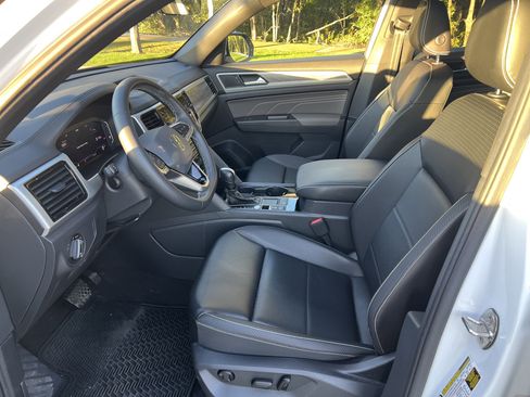 Used 2023 Volkswagen Atlas Cross Sport SE w/ Panoramic Sunroof Package image 16