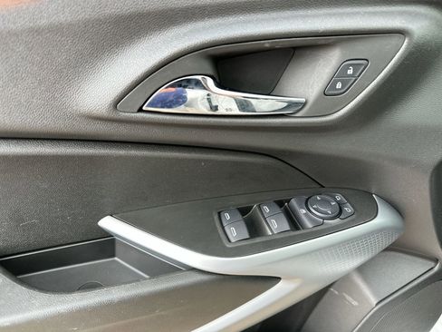 Used 2025 Chevrolet Trax LS w/ Driver Confidence Package FWD image 13