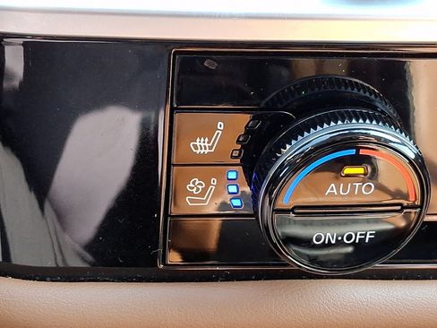 Used 2025 Nissan Pathfinder Platinum AWD/4WD image 25