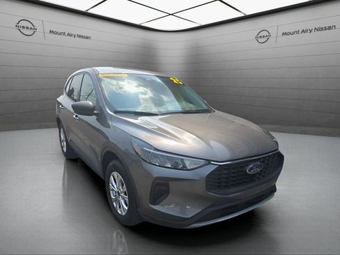 Used 2025 Ford Escape Active AWD/4WD image 2