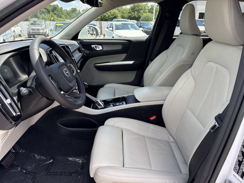 Certified 2024 Volvo XC40 B5 Plus AWD/4WD image 9
