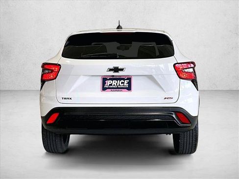 Used 2024 Chevrolet Trax RS FWD image 4
