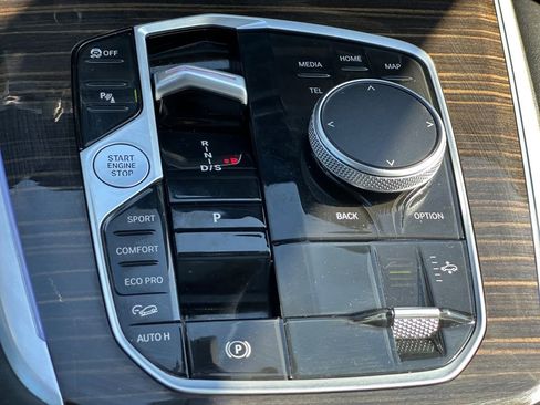 Used 2024 BMW X7 xDrive40i w/ Premium Package image 18