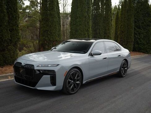 Used 2023 BMW 760i xDrive w/ Executive Package image 13