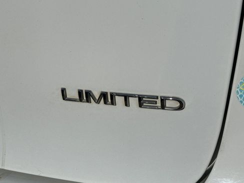 Used 2018 Chrysler Pacifica Limited FWD image 6