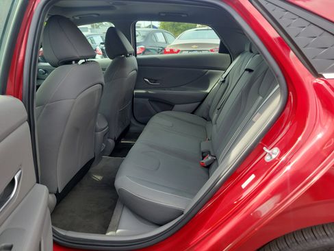 Used 2025 Hyundai Elantra SEL image 26