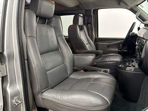 Used 2019 GMC Savana 2500 Extended w/ Enhanced Convenience Package image 45