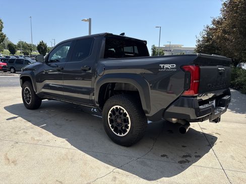 Used 2024 Toyota Tacoma TRD Off-Road w/ TRD Off Road Premium Package AWD/4WD image 7