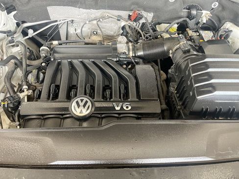 Used 2021 Volkswagen Atlas Cross Sport SE FWD image 29