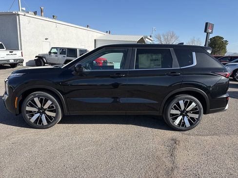 New 2026 Mitsubishi Outlander SE image 4