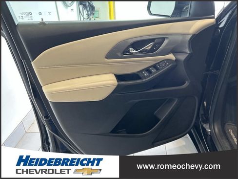 Used 2023 Chevrolet Traverse LS FWD image 10