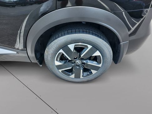 Used 2025 Nissan Kicks SV AWD/4WD image 14