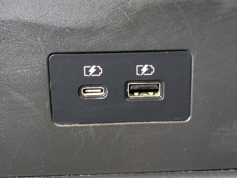 Used 2023 Nissan Rogue SV image 16