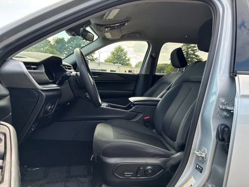 Used 2023 Jeep Grand Cherokee L Laredo RWD image 26