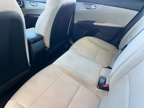 Used 2023 Kia Forte LXS w/ LXS Technology Package image 4