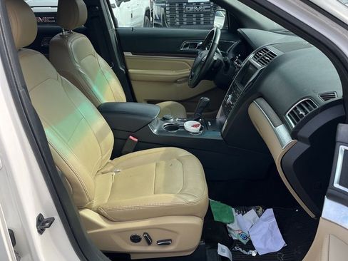 Used 2018 Ford F150 Lariat w/ Equipment Group 502A Luxury image 6