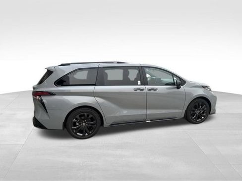 Used 2026 Toyota Sienna XSE FWD image 8