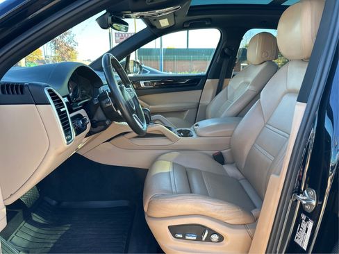 Used 2020 Porsche Cayenne image 10