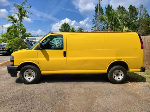 Used 2021 Chevrolet Express 2500 RWD image 4