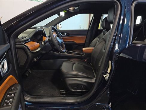 Used 2024 Jeep Compass Limited image 9