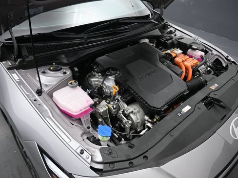 Used 2025 Hyundai Elantra SEL FWD image 48