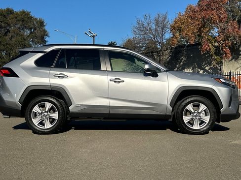 Used 2025 Toyota RAV4 XLE image 3