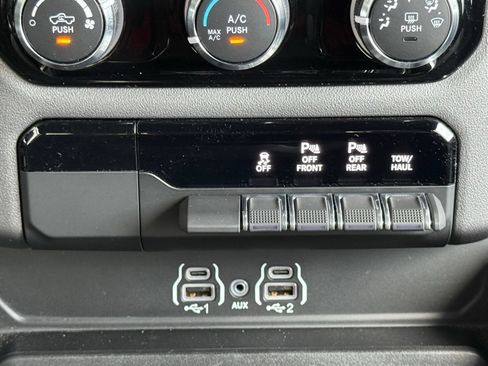 Used 2025 RAM 1500 Big Horn AWD/4WD image 23