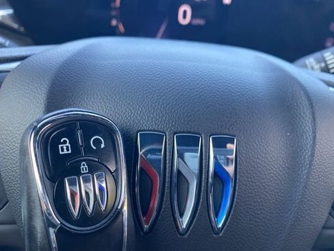 Used 2025 Buick Envista Sport Touring image 39