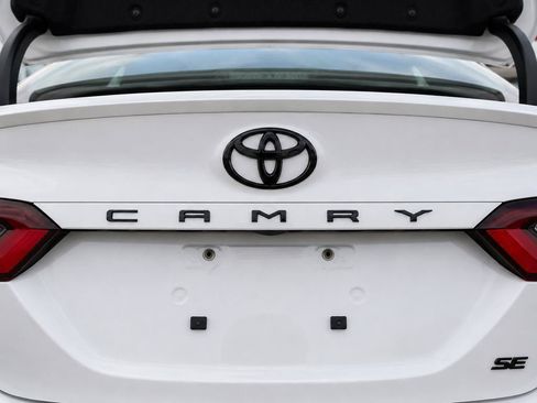 Used 2024 Toyota Camry SE FWD image 7
