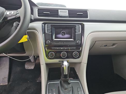 Used 2018 Volkswagen Passat 2.0T S image 15
