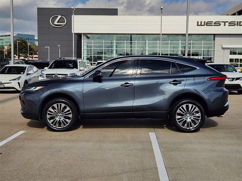 Used 2022 Toyota Venza Limited image 4