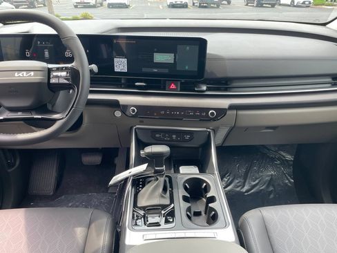 New 2027 Kia Carnival EX FWD image 11