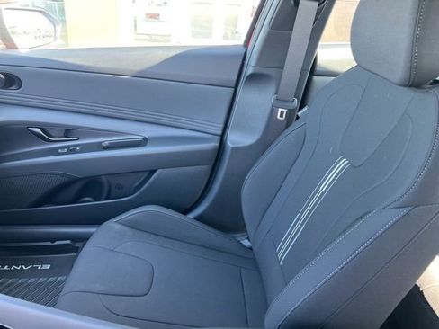 New 2025 Hyundai Elantra SEL image 11