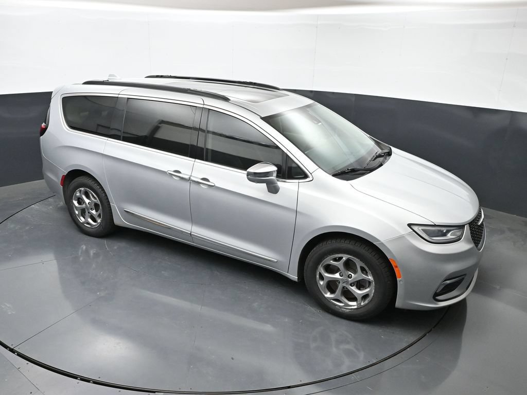 Used 2022 Chrysler Pacifica Limited AWD/4WD image 41