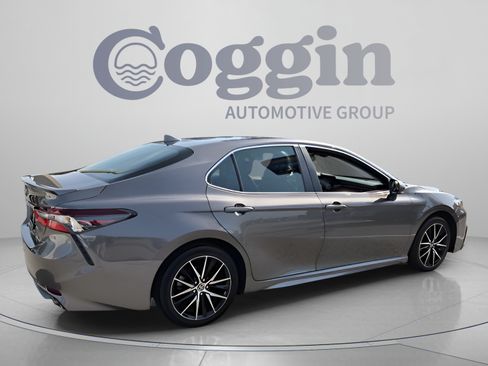 Used 2024 Toyota Camry SE FWD image 5