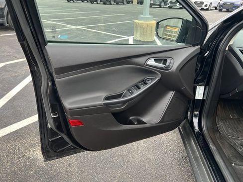 Used 2017 Ford Focus SE image 6