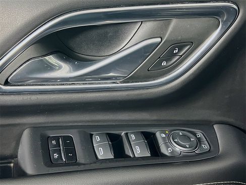 Used 2023 Chevrolet Suburban Premier image 16