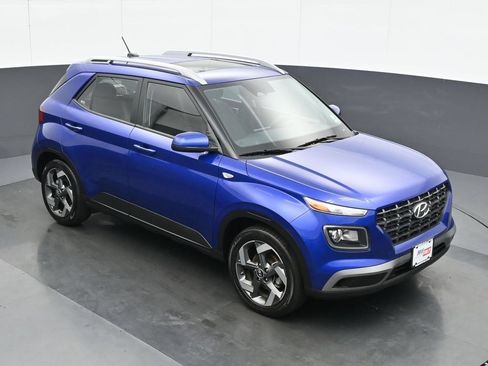 Used 2025 Hyundai Venue SEL FWD image 24