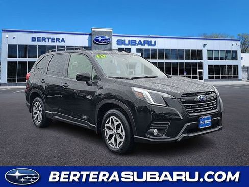 Used 2023 Subaru Forester Premium image 1