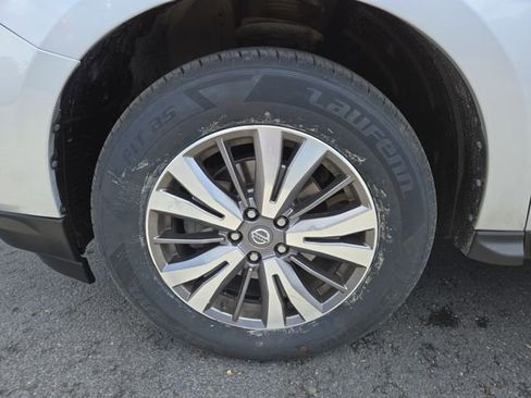 Used 2020 Nissan Pathfinder SV image 9