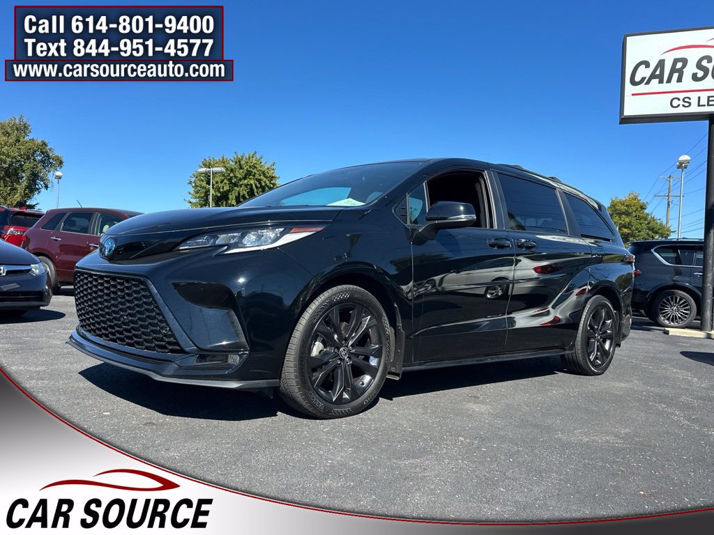 Used 2025 Toyota Sienna XSE w/ XSE Premium Package FWD image 2